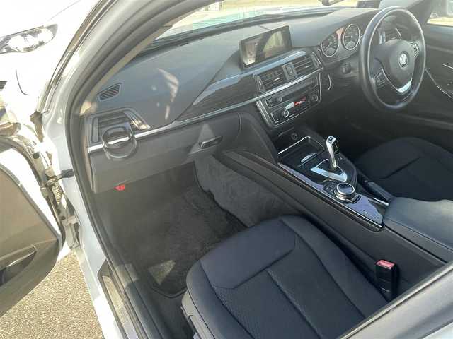 ＢＭＷ ３２０ｄ ラグジュアリー 長野県 2014(平26)年 12.1万km パール 純正ナビ（FM/AM、CD、DVD、BT）/バックカメラ/アイドリングストップ/クルーズコントロール追従有/前席パワーシート/前後ドライブレコーダー/レーンキープアシスト/横滑り防止装置/前後コーナーセンサー/D席メモリシート/ダブルサイドエアバック/カーテンエアバック/社外フロアマット/純正１７AW/キセノンヘッドライト/スマートキー/保証、取扱説明書