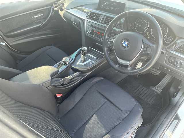ＢＭＷ ３２０ｄ ラグジュアリー 長野県 2014(平26)年 12.1万km パール 純正ナビ（FM/AM、CD、DVD、BT）/バックカメラ/アイドリングストップ/クルーズコントロール追従有/前席パワーシート/前後ドライブレコーダー/レーンキープアシスト/横滑り防止装置/前後コーナーセンサー/D席メモリシート/ダブルサイドエアバック/カーテンエアバック/社外フロアマット/純正１７AW/キセノンヘッドライト/スマートキー/保証、取扱説明書