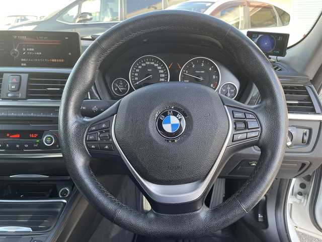 ＢＭＷ ３２０ｄ ラグジュアリー 長野県 2014(平26)年 12.1万km パール 純正ナビ（FM/AM、CD、DVD、BT）/バックカメラ/アイドリングストップ/クルーズコントロール追従有/前席パワーシート/前後ドライブレコーダー/レーンキープアシスト/横滑り防止装置/前後コーナーセンサー/D席メモリシート/ダブルサイドエアバック/カーテンエアバック/社外フロアマット/純正１７AW/キセノンヘッドライト/スマートキー/保証、取扱説明書