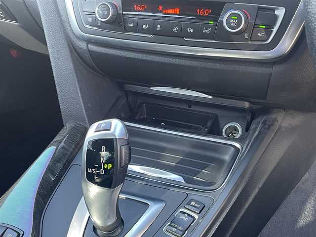 ＢＭＷ ３２０ｄ ラグジュアリー 長野県 2014(平26)年 12.1万km パール 純正ナビ（FM/AM、CD、DVD、BT）/バックカメラ/アイドリングストップ/クルーズコントロール追従有/前席パワーシート/前後ドライブレコーダー/レーンキープアシスト/横滑り防止装置/前後コーナーセンサー/D席メモリシート/ダブルサイドエアバック/カーテンエアバック/社外フロアマット/純正１７AW/キセノンヘッドライト/スマートキー/保証、取扱説明書