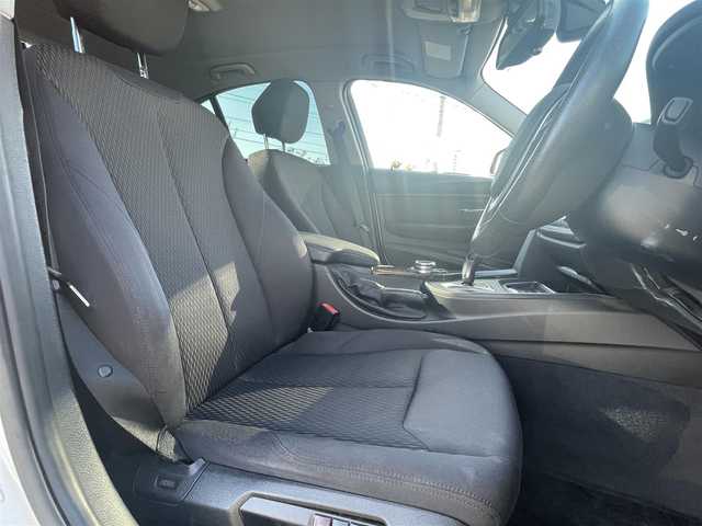 ＢＭＷ ３２０ｄ ラグジュアリー 長野県 2014(平26)年 12.1万km パール 純正ナビ（FM/AM、CD、DVD、BT）/バックカメラ/アイドリングストップ/クルーズコントロール追従有/前席パワーシート/前後ドライブレコーダー/レーンキープアシスト/横滑り防止装置/前後コーナーセンサー/D席メモリシート/ダブルサイドエアバック/カーテンエアバック/社外フロアマット/純正１７AW/キセノンヘッドライト/スマートキー/保証、取扱説明書