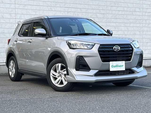 ダイハツ ロッキー X 茨城県 2025(令7)年 0.3万km グレーマイカM ワンオーナー/純正フロントロアスカート/純正バックドアスポイラー/純正SDナビ＆地デジTV【NMZK-W73D】/(地デジTV・CD・DVD・BT・ラジオ再生)/USB入力端子/ドライブレコーダー（フロント）/被害軽減システム/パーキングアシスト/プッシュスタート/バックカメラ/アイドリングストップ/LEDヘッドライト/純正16インチホイール/純正フロアマット/サイドエアバック/保証書