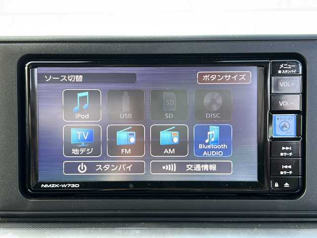 ダイハツ ロッキー X 茨城県 2025(令7)年 0.3万km グレーマイカM ワンオーナー/純正フロントロアスカート/純正バックドアスポイラー/純正SDナビ＆地デジTV【NMZK-W73D】/(地デジTV・CD・DVD・BT・ラジオ再生)/USB入力端子/ドライブレコーダー（フロント）/被害軽減システム/パーキングアシスト/プッシュスタート/バックカメラ/アイドリングストップ/LEDヘッドライト/純正16インチホイール/純正フロアマット/サイドエアバック/保証書