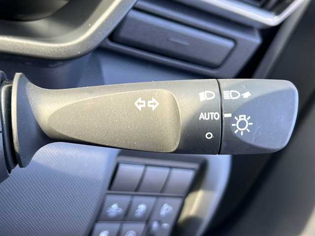 ダイハツ ロッキー X 茨城県 2025(令7)年 0.3万km グレーマイカM ワンオーナー/純正フロントロアスカート/純正バックドアスポイラー/純正SDナビ＆地デジTV【NMZK-W73D】/(地デジTV・CD・DVD・BT・ラジオ再生)/USB入力端子/ドライブレコーダー（フロント）/被害軽減システム/パーキングアシスト/プッシュスタート/バックカメラ/アイドリングストップ/LEDヘッドライト/純正16インチホイール/純正フロアマット/サイドエアバック/保証書