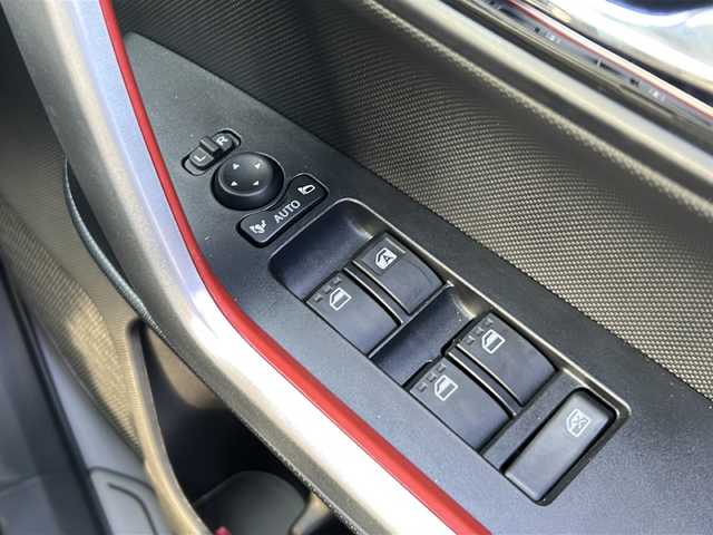 ダイハツ ロッキー X 茨城県 2025(令7)年 0.3万km グレーマイカM ワンオーナー/純正フロントロアスカート/純正バックドアスポイラー/純正SDナビ＆地デジTV【NMZK-W73D】/(地デジTV・CD・DVD・BT・ラジオ再生)/USB入力端子/ドライブレコーダー（フロント）/被害軽減システム/パーキングアシスト/プッシュスタート/バックカメラ/アイドリングストップ/LEDヘッドライト/純正16インチホイール/純正フロアマット/サイドエアバック/保証書