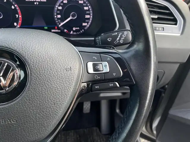 フォルクスワーゲン ティグアン TSI ハイライン 福岡県 2017(平29)年 4万km シルバー 純正ナビ　（AppleCarplay/フルセグTV/DVD)/衝突軽減ブレーキ/オートクルーズコントロール/レーンアシスト/リヤトラフィックアラート/前後コーナーセンサー/オートブレーキホールド/パーキングアシスト/アラウンドビューカメラ/全席シートヒーター