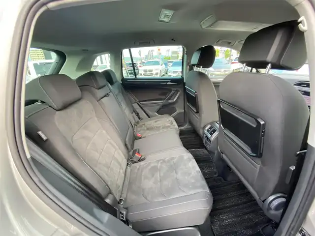 フォルクスワーゲン ティグアン TSI ハイライン 福岡県 2017(平29)年 4万km シルバー 純正ナビ　（AppleCarplay/フルセグTV/DVD)/衝突軽減ブレーキ/オートクルーズコントロール/レーンアシスト/リヤトラフィックアラート/前後コーナーセンサー/オートブレーキホールド/パーキングアシスト/アラウンドビューカメラ/全席シートヒーター
