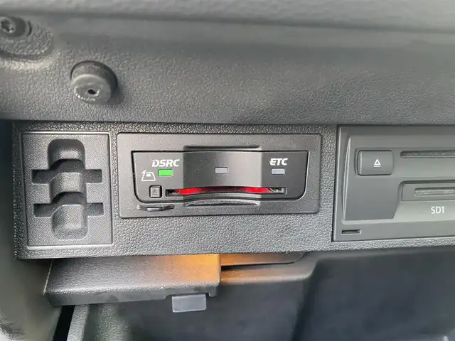 フォルクスワーゲン ティグアン TSI ハイライン 福岡県 2017(平29)年 4万km シルバー 純正ナビ　（AppleCarplay/フルセグTV/DVD)/衝突軽減ブレーキ/オートクルーズコントロール/レーンアシスト/リヤトラフィックアラート/前後コーナーセンサー/オートブレーキホールド/パーキングアシスト/アラウンドビューカメラ/全席シートヒーター