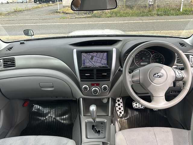 スバル フォレスター 2．0XT プラチナセレクション 石川県 2010(平22)年 11万km サンライトゴールドオパール 4WD/社外HDDナビゲーション/【CD・DVD・Bluetooth・フルセグTV・SD・HDD】/オートクルーズコントロール/社外AW17インチ冬タイヤ有/サンルーフ/シートヒーター/プッシュスタート/・スマートキー/・スペアキー1本/純正フロアマット/取扱説明書