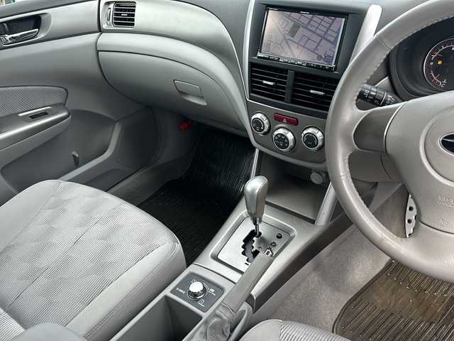 スバル フォレスター 2．0XT プラチナセレクション 石川県 2010(平22)年 11万km サンライトゴールドオパール 4WD/社外HDDナビゲーション/【CD・DVD・Bluetooth・フルセグTV・SD・HDD】/オートクルーズコントロール/社外AW17インチ冬タイヤ有/サンルーフ/シートヒーター/プッシュスタート/・スマートキー/・スペアキー1本/純正フロアマット/取扱説明書