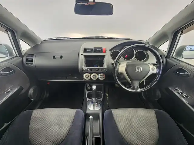 ホンダ フィット 1．5A 愛知県 2004(平16)年 14.5万km サテンシルバーメタリック ドライブレコーダー/純正AW/革巻きステアリング/ETC/AC