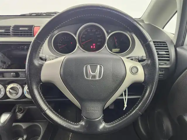 ホンダ フィット 1．5A 愛知県 2004(平16)年 14.5万km サテンシルバーメタリック ドライブレコーダー/純正AW/革巻きステアリング/ETC/AC
