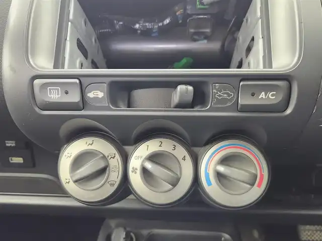 ホンダ フィット 1．5A 愛知県 2004(平16)年 14.5万km サテンシルバーメタリック ドライブレコーダー/純正AW/革巻きステアリング/ETC/AC