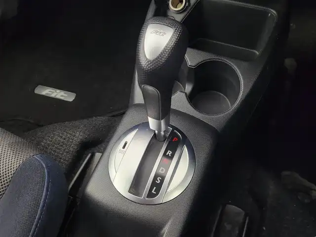 ホンダ フィット 1．5A 愛知県 2004(平16)年 14.5万km サテンシルバーメタリック ドライブレコーダー/純正AW/革巻きステアリング/ETC/AC