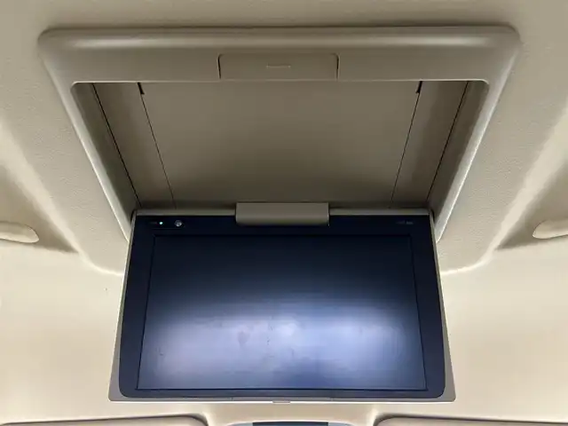 トヨタ ヴェルファイア X 佐賀県 2016(平28)年 14.2万km ブラック 純正ＳＤナビ　/フリップダウンモニター　/４ＷＤ　/横滑り防止　/先行車発進告知機能　/前後コーナーセンサー　/アイドリングストップ　/電動パーキングブレーキ　/ブレーキホールド　/片側パワスラ　/バックカメラ/社外18インチアルミ/純正フロアマット/オートライト/電格ミラー