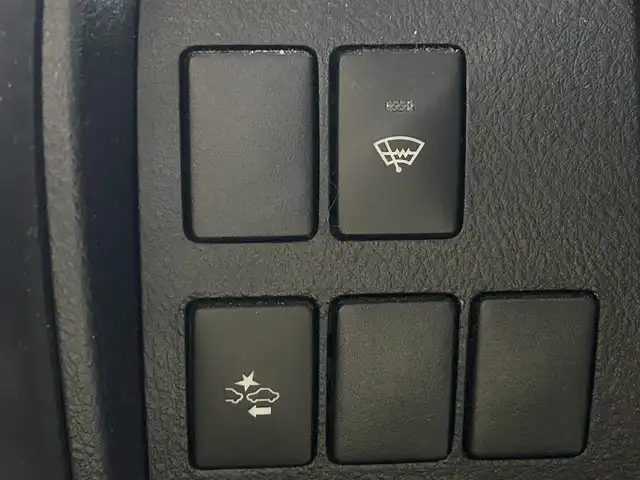 トヨタ ヴェルファイア X 佐賀県 2016(平28)年 14.2万km ブラック 純正ＳＤナビ　/フリップダウンモニター　/４ＷＤ　/横滑り防止　/先行車発進告知機能　/前後コーナーセンサー　/アイドリングストップ　/電動パーキングブレーキ　/ブレーキホールド　/片側パワスラ　/バックカメラ/社外18インチアルミ/純正フロアマット/オートライト/電格ミラー