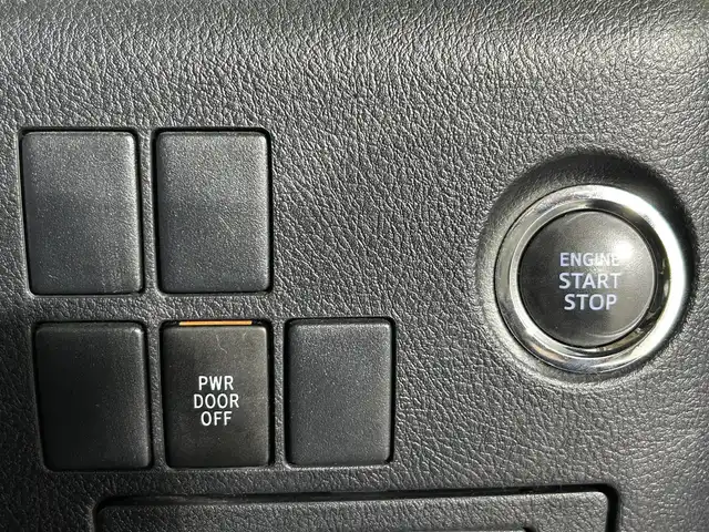 トヨタ ヴェルファイア X 佐賀県 2016(平28)年 14.2万km ブラック 純正ＳＤナビ　/フリップダウンモニター　/４ＷＤ　/横滑り防止　/先行車発進告知機能　/前後コーナーセンサー　/アイドリングストップ　/電動パーキングブレーキ　/ブレーキホールド　/片側パワスラ　/バックカメラ/社外18インチアルミ/純正フロアマット/オートライト/電格ミラー