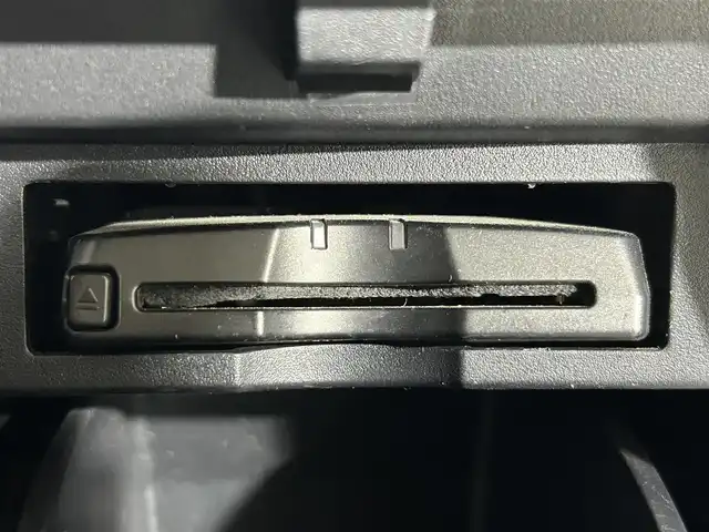 トヨタ ヴェルファイア X 佐賀県 2016(平28)年 14.2万km ブラック 純正ＳＤナビ　/フリップダウンモニター　/４ＷＤ　/横滑り防止　/先行車発進告知機能　/前後コーナーセンサー　/アイドリングストップ　/電動パーキングブレーキ　/ブレーキホールド　/片側パワスラ　/バックカメラ/社外18インチアルミ/純正フロアマット/オートライト/電格ミラー