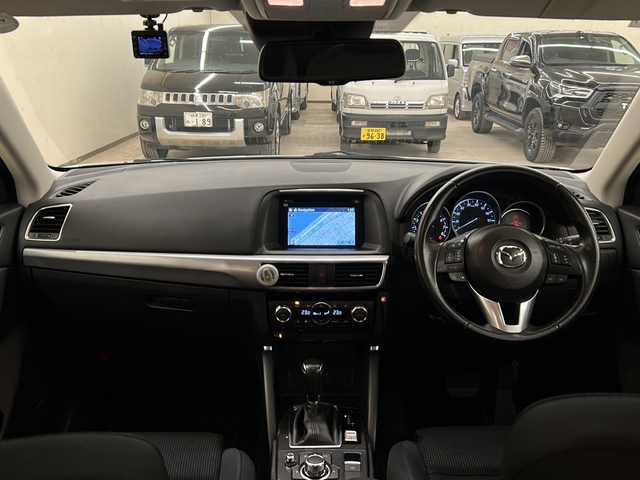 マツダ ＣＸ－５ 25S プロアクティブ 道央・札幌 2015(平27)年 5.6万km クリスタルホワイトパールマイカ ・４ＷＤ/・寒冷地仕様/・マツダ純正ナビ（TV/DVD/AM/FM/BT）/・バックカメラ/・クリアランスソナー/・衝突軽減ブレーキ/・車間認知支援システム/・ブラインドスポットモニタリング/・トラクションコントロール/・どD/AM/FM/BT）/・バックカメラ/・ソナー前後/・衝突軽減ブレーキ/・車間認知支援システム/・ブラインドスポットモニタリング/・トラクションコントロール/・ドライバーアテンションアラート/・クルーズコントロール（追従機能付）/・ステアリングスイッチ/・電動パーキングブレーキ/・ＢＯＳＥサウンドシステム/・ＵＳＢポート×２/・LEDヘッドライト/・フォグランプ/・オートライト/・ヘッドランプウォッシャー/・社外ETC/・社外ドライブレコーダー/・純正エンジンスターター/・スマートキー/・スペアキー/・プッシュスタート