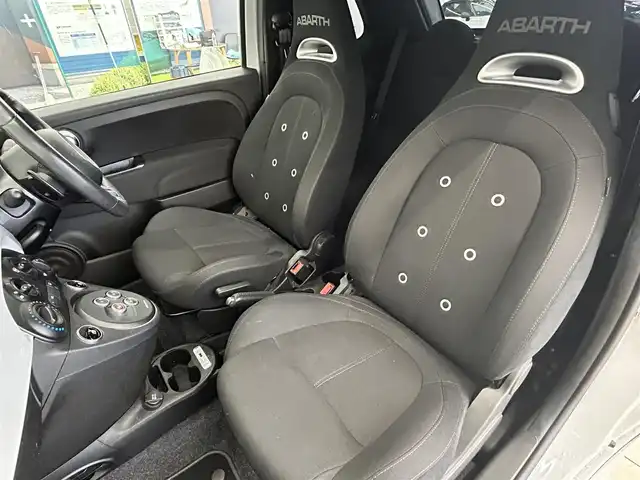 アバルト ５９５ 岡山県 2019(平31)年 1.8万km Gligio Campovolo アバルト純正ディスプレイオーディオ/USB　Bluetooth/マニュアルエアコン　/ステリングS/W/ブーストメーター/スポーツモード/純正アルミ/純正フロアマット/TTC/バイキセノン/アップルカープレイ/フォグライト/コーナーセンサー