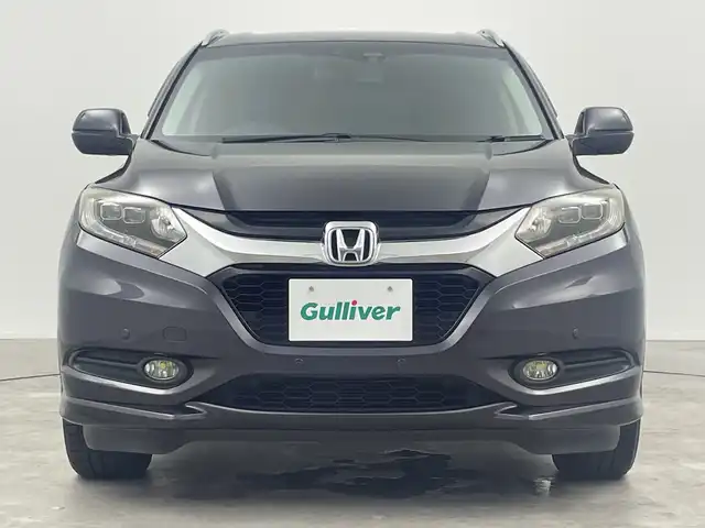 ホンダ ヴェゼル ハイブリッド Z 三重県 2014(平26)年 6.5万km ルーセブラックM 社外SDナビ/AM/FM/CD/DVD/SD/BT/フルセグTV/バックカメラ/あんしんパッケージ/・シティブレーキアクティブシステム/・前席用i-サイドエアバッグシステム＋サイドカーテンエアバッグシステム/オートライト/LEDヘッドライト/フォグランプ/クルーズコントロール /電子パーキングブレーキ/オートブレーキホールド/ステアリングスイッチ /ルーフレール /本革ステアリング/パドルシフト/ハーフレザーシート /シートヒーター