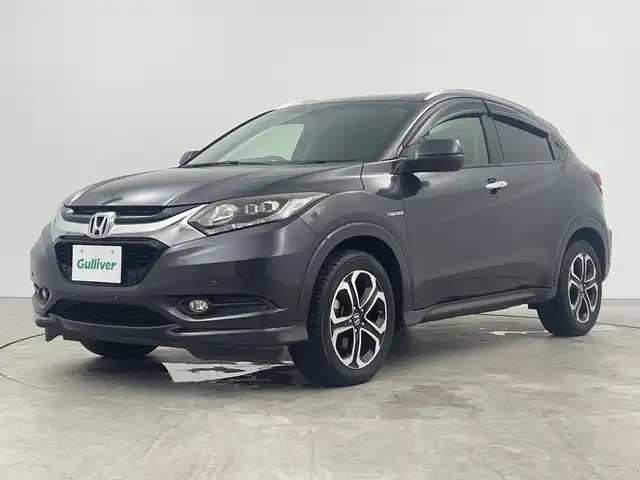 ホンダ ヴェゼル ハイブリッド Z 三重県 2014(平26)年 6.5万km ルーセブラックM 社外SDナビ/AM/FM/CD/DVD/SD/BT/フルセグTV/バックカメラ/あんしんパッケージ/・シティブレーキアクティブシステム/・前席用i-サイドエアバッグシステム＋サイドカーテンエアバッグシステム/オートライト/LEDヘッドライト/フォグランプ/クルーズコントロール /電子パーキングブレーキ/オートブレーキホールド/ステアリングスイッチ /ルーフレール /本革ステアリング/パドルシフト/ハーフレザーシート /シートヒーター
