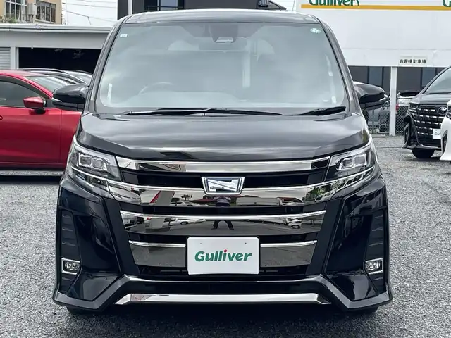 トヨタ ノア ハイブリッド Si ダブルバイビー 埼玉県 2017(平29)年 4.1万km ブラック ワンオーナー/シートヒーター/純正メモリーナビ＆ワンセグＴＶ/（ＤＶＤ＆ＣＤ＆ＢＴ）/フリップダウンモニター/バッックカメラ/ビルトインＥＴＣ（２.０）/純正ドライブレコーダー/トヨタセーフティーセンス/クルーズコントロール/革巻きステアリング/ステアリングリモコン/両側パワースライドドア/純正エアロ/純正１６inアルミホイール/オートハイビーム/オートライト/ＬＥＤライト/フォグランプ/ウィンカーミラー/オート電動格納ミラー/スマートキー/プッシュスタート/Ｗ＆サイド＆カーテンエアバッグ/横滑り防止装置/ＡＢＳ/ドアバイザー/フロアマット/新車保証書/取扱説明書/ナビ取扱説明書/スマートスペアキー有