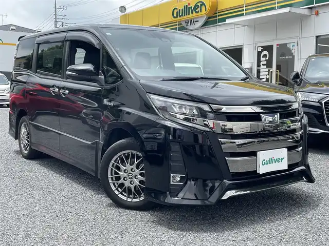 トヨタ ノア ハイブリッド Si ダブルバイビー 埼玉県 2017(平29)年 4.1万km ブラック ワンオーナー/シートヒーター/純正メモリーナビ＆ワンセグＴＶ/（ＤＶＤ＆ＣＤ＆ＢＴ）/フリップダウンモニター/バッックカメラ/ビルトインＥＴＣ（２.０）/純正ドライブレコーダー/トヨタセーフティーセンス/クルーズコントロール/革巻きステアリング/ステアリングリモコン/両側パワースライドドア/純正エアロ/純正１６inアルミホイール/オートハイビーム/オートライト/ＬＥＤライト/フォグランプ/ウィンカーミラー/オート電動格納ミラー/スマートキー/プッシュスタート/Ｗ＆サイド＆カーテンエアバッグ/横滑り防止装置/ＡＢＳ/ドアバイザー/フロアマット/新車保証書/取扱説明書/ナビ取扱説明書/スマートスペアキー有