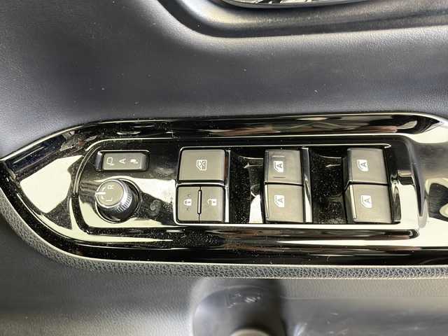 トヨタ ノア ハイブリッド Si ダブルバイビー 千葉県 2017(平29)年 4.1万km ブラック ワンオーナー/トヨタセーフティーセンス/プリクラッシュブレーキ/レーンアシスト/オートハイビーム/クルーズコントロール/純正メモリーナビ＆ワンセグＴＶ/（ＤＶＤ＆ＣＤ＆ＢＴ）/フリップダウンモニター/バックカメラ/ビルトインＥＴＣ（２.０）/純正ドライブレコーダー/革巻きステアリング/ステアリングリモコン/両側パワースライドドア/純正エアロ/シートヒーター/オートライト/ＬＥＤライト/フォグランプ/ウィンカーミラー/オート電動格納ミラー/スマートキー/プッシュスタート/Ｗ＆サイド＆カーテンエアバッグ/横滑り防止装置/ＡＢＳ/ドアバイザー/サンシェード/フロアマット/新車保証書/取扱説明書/ナビ取扱説明書/スペアキー/純正１６inアルミホイール