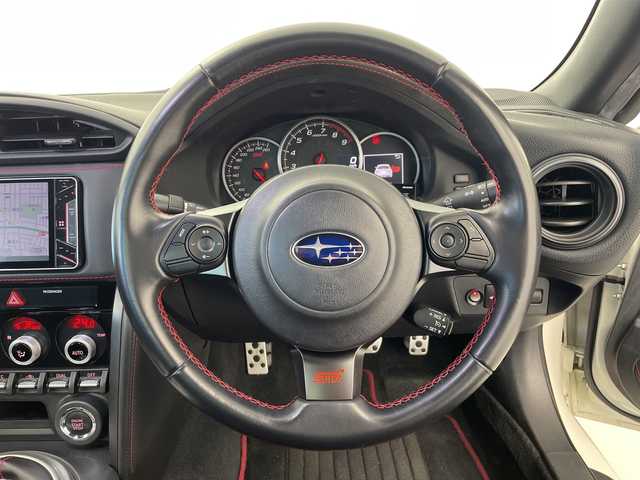 スバル ＢＲＺ STIスポーツ 愛知県 2018(平30)年 5万km クリスタルホワイトP STIエアロ/STIリップスポイラー/ブレンボ製17インチディスクキャリパー/７インチメモリーナビ/・フルセグＴＶ/・Bluetooh/バックカメラ/ハーフレザーシート/前席シートヒーター/純正フロアマット/クルーズコントロール/ＬＥＤヘッドライト/前方ドライブレコーダー/LEDヘッドライト/brembo製17インチディスクキャリパー/スマートキー/スペアキー/プッシュスタート