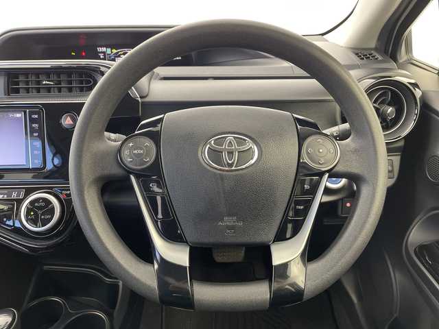 トヨタ アクア S スタイルブラック 愛知県 2021(令3)年 10.8万km ホワイトパールクリスタルシャイン ワンオーナー/純正７インチナビ（NSZT-W68T）/・CD/DVD/・フルセグ/・Bluetooth/全方位カメラ/ビルトインETC/社外ドライブレコーダー前後/シートヒーター/プリクラッシュセーフティ/レーンディパーチャーアラート/前後コーナーセンサー/横滑り防止/オートライト/オートエアコン/プッシュスタート/取説・保証書あり/スペアキー１本