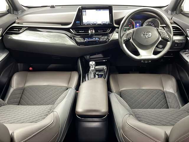 トヨタ Ｃ－ＨＲ G－T 道央・札幌 2017(平29)年 2.5万km ブラックマイカ ・4WD/・寒冷地仕様/・純正SDナビ/  (BT&CD&DVD&フルセグ/・衝突軽減/・ブラインドスポットモニター/・横滑り防止装置/・レーンキープアシスト/・前後コーナーセンサー/・バックカメラ/・フロントカメラ/・クルーズコントロール/・オートライト/・オートマチックハイビーム/・LEDヘッドライト/・防眩インナーミラー/・ドアミラーヒーター/・パドルシフト/・シートヒーター/・スマートキー/・パワーウィンドウ/・パワーステアリング