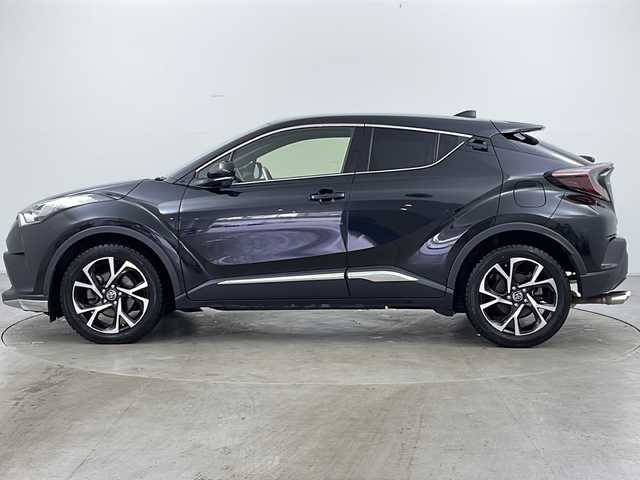 トヨタ Ｃ－ＨＲ G－T 道央・札幌 2017(平29)年 2.5万km ブラックマイカ ・4WD/・寒冷地仕様/・純正SDナビ/  (BT&CD&DVD&フルセグ/・衝突軽減/・ブラインドスポットモニター/・横滑り防止装置/・レーンキープアシスト/・前後コーナーセンサー/・バックカメラ/・フロントカメラ/・クルーズコントロール/・オートライト/・オートマチックハイビーム/・LEDヘッドライト/・防眩インナーミラー/・ドアミラーヒーター/・パドルシフト/・シートヒーター/・スマートキー/・パワーウィンドウ/・パワーステアリング