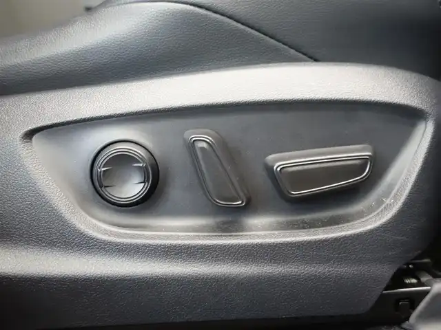 トヨタ カローラ クロス Z 静岡県 2023(令5)年 2.5万km アバンギャルドブロンズメタリック ワンオーナー／禁煙車/走行距離25千キロ/トヨタセーフティセンス/　・プリクラッシュセーフティ/　・レーントレーシングアラート/　・レーダークルーズコントロール/　・オートマチックハイビーム/　・先行車発進告知機能/BSM/純正ディスプレイオーディオ/　ナビ／USB/BT/ミラキャスト/バックカメラ/ビルトインETC/社外前後ドライブレコーダー/ハーフレザーシート/運転席パワーシート/前席シートヒーター/パワーバックドア/電子パーキング／オートホールド/スマートキー／プッシュスタート/純正フロントドリンクホルダー/純正フロアマット/純正ドアバイザー/取扱説明書／保証書