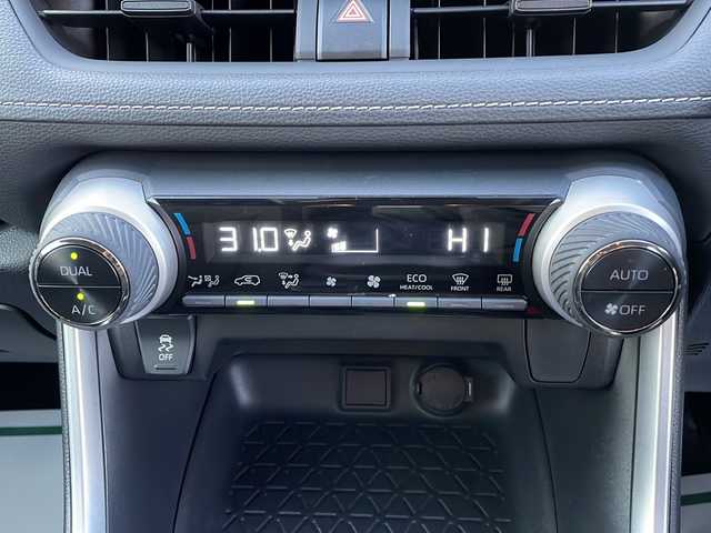 トヨタ ＲＡＶ４ X 岩手県 2019(令1)年 9.7万km アティチュードブラックマイカ ワンオーナー/純正9インチSDナビ/AM/FM/Bluetooth/フルセグTV(キャンセラー有)/純正オーディオ/バックカメラ/ETC2.0/前後ドライブレコーダー/レーダークルーズコントロール/衝突被害軽減ブレーキ/レーンキープアシスト/横滑り防止装置/オートライト/オートハイビーム/LEDヘッドライト/スマートキー/プッシュスタート/電動格納ミラー/純正17インチAW/社外冬タイヤ付AW積込/純正フロアマット/純正ドアバイザー/保証書/取扱説明書/記録簿/禁煙車