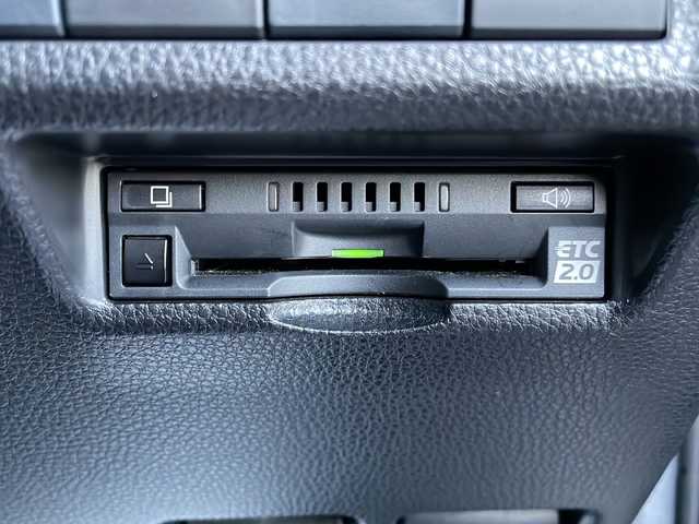 トヨタ ＲＡＶ４ X 岩手県 2019(令1)年 9.7万km アティチュードブラックマイカ ワンオーナー/純正9インチSDナビ/AM/FM/Bluetooth/フルセグTV(キャンセラー有)/純正オーディオ/バックカメラ/ETC2.0/前後ドライブレコーダー/レーダークルーズコントロール/衝突被害軽減ブレーキ/レーンキープアシスト/横滑り防止装置/オートライト/オートハイビーム/LEDヘッドライト/スマートキー/プッシュスタート/電動格納ミラー/純正17インチAW/社外冬タイヤ付AW積込/純正フロアマット/純正ドアバイザー/保証書/取扱説明書/記録簿/禁煙車