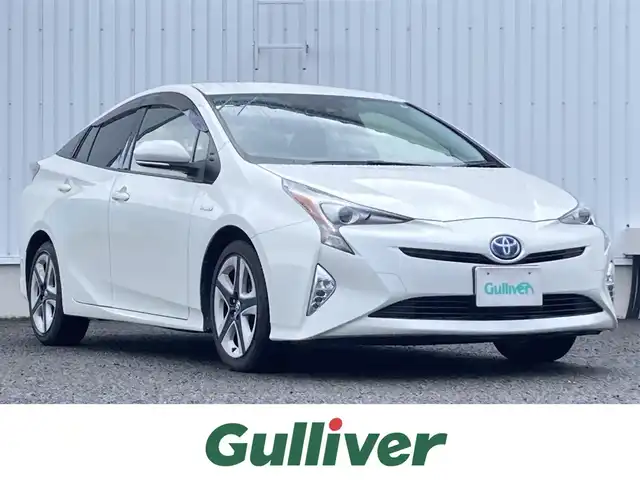 トヨタ プリウス S ツーリングセレクション 熊本県 2017(平29)年 2.2万km ホワイトパールクリスタルシャイン ワンオーナー/ALPINE9インチナビ/・AM/FM/CD/DVD/SD/・Bluetooth/・フルセグTV/バックカメラ/トヨタセーフティセンス/・プリクラッシュセーフティ/・レーントレーシングアシスト/・レーダークルーズコントロール/・オートマチックハイビーム/ビルトインETC/合革シート/・シートヒーター（D/N席）/LEDヘッドライト/・オートライト/・フォグランプ/革巻きステアリング/・ステアリングリモコン/プッシュスタート/・スマートキー×2/ウィンカーミラー/純正フロアマット/ドアバイザー/純正17インチアルミホイール