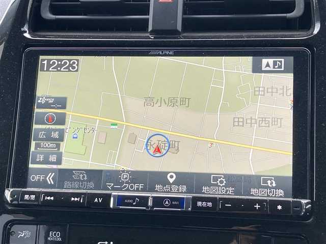 トヨタ プリウス S ツーリングセレクション 熊本県 2017(平29)年 2.2万km ホワイトパールクリスタルシャイン ワンオーナー/ALPINE9インチナビ/・AM/FM/CD/DVD/SD/・Bluetooth/・フルセグTV/バックカメラ/トヨタセーフティセンス/・プリクラッシュセーフティ/・レーントレーシングアシスト/・レーダークルーズコントロール/・オートマチックハイビーム/ビルトインETC/合革シート/・シートヒーター（D/N席）/LEDヘッドライト/・オートライト/・フォグランプ/革巻きステアリング/・ステアリングリモコン/プッシュスタート/・スマートキー×2/ウィンカーミラー/純正フロアマット/ドアバイザー/純正17インチアルミホイール
