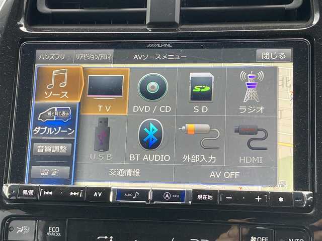 トヨタ プリウス S ツーリングセレクション 熊本県 2017(平29)年 2.2万km ホワイトパールクリスタルシャイン ワンオーナー/ALPINE9インチナビ/・AM/FM/CD/DVD/SD/・Bluetooth/・フルセグTV/バックカメラ/トヨタセーフティセンス/・プリクラッシュセーフティ/・レーントレーシングアシスト/・レーダークルーズコントロール/・オートマチックハイビーム/ビルトインETC/合革シート/・シートヒーター（D/N席）/LEDヘッドライト/・オートライト/・フォグランプ/革巻きステアリング/・ステアリングリモコン/プッシュスタート/・スマートキー×2/ウィンカーミラー/純正フロアマット/ドアバイザー/純正17インチアルミホイール