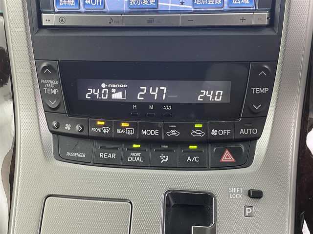トヨタ ヴェルファイア 2．4Z 埼玉県 2013(平25)年 8万km ホワイトパールクリスタルシャイン 純正7型ナビ（BT/フルTV/AM/FM/CD）/バックカメラ/10型フリップダウンモニター/トヨタセーフティーセンス/両側パワースライドドア/前後コーナーセンサー/純正18インチアルミホイール/純正フロアマット/社外前後ドラレコ/キセノンライト