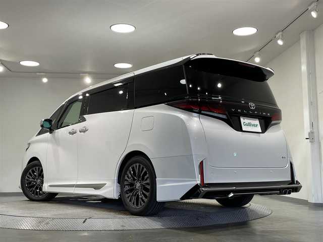 トヨタ ヴェルファイア ハイブリット Z プレミア 愛知県 2024(令6)年 0.5万km プラチナホワイトパールマイカ 純正１４インチディスプレイオーディオＰｌｕｓ　/（Bluetooth/FM/AM/フルセグTV/CarPlay/Miracast)/ユニバーサルステップ　/モデリスタフルエアロ　/純正フリップダウンモニター　/左右独立ムーンルーフ/パノラミックビューモニター/トヨタチームメイト　/　　・アドバンスパーク＋パーキングサポートブレーキ/トヨタセーフティセンス　/　　-プリクラッシュセーフティ/　　-レーントレーニングアシスト/　　-レーダークルーズコントロール/　　-アダプティブハイビームシステム［AHS］/　　-ロードサインアシスト［RSA］/　　-ドライバー異常時対応システム/　　-プロアクティブドライビングアシスト［PDA］/　　-発進遅れ告知機能［TMN］/電動バックドア/両側パワースライドドア/茶レザーシート/シートベンチレーション/シートヒーター/ビルトインETC2.0/AC100V/ワイヤレス充電/三眼LEDヘッドライト/LEDフォグ/ヘッドアップディスプレイ/ブラインドスポットモニター/ステアリングヒーター/メモリー機能付パワーシート/バック・サイド・フロントカメラ/前後ドライブレコーダー/パドルシフト/オットマン