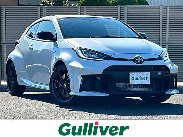 トヨタ ＧＲヤリス RZ ハイパフォーマンス 千葉県 2024(令6)年 1.3万km プラチナホワイトパールマイカ 6速MT/純正ナビ/フルセグテレビ/Bluetooth接続/USB端子/ETC2.0/ステアリングヒーター/運転席・助手席シートヒーター/左右分離型フルオートエアコン/トヨタセーフティセンス/レーダークルーズコントロール/レーンディパーチャーアラート/ブラインドスポットモニター/プリクラッシュセーフティー/リアクロストラフィックアラート/ロードサインアシスト/前後コーナーセンサー/盗難防止装置/横滑り防止装置/オートハイビーム/オートライト/LEDヘッドライト/プッシュスタート/スマートキー/本革ステアリング/純正１８インチアルミホイール/純正フロアマット