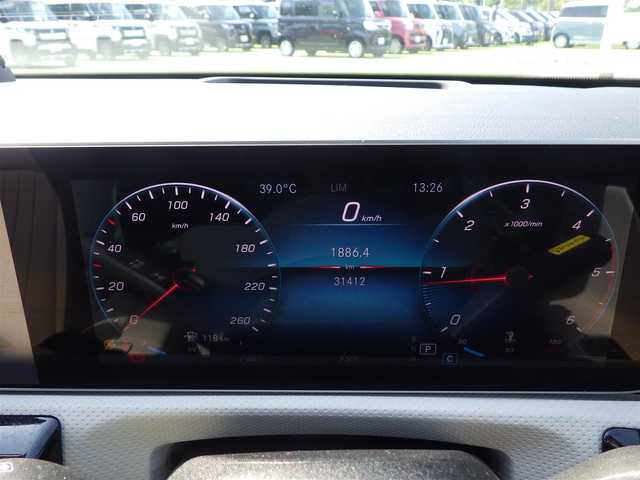 メルセデス・ベンツ ＣＬＡ２００ｄ 静岡県 2020(令2)年 3.2万km マウンテングレー アクティブブレーキアシスト/アクティブレーンキーピングアシスト/レーンチェンジアシスト/ブラインドスポットアシスト/アテンションアシスト/ヘッドアップディスプレイ/ホワイトレザーシート/前席パワーシート/シートヒーター/純正ナビ/地デジTV/【Bluetooth接続】/360°カメラ/ドライブレコーダー/ディストロニック/革巻きステアリング/ステアリングスイッチ/パドルシフト/ETC（2.0）/LEDヘッドライト/フォグライト/ウインカーミラー/パークトロニック/純正18インチアルミホイル/サイド/カーテンエアバッグ/キーレスゴー