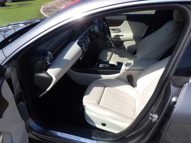 メルセデス・ベンツ ＣＬＡ２００ｄ 静岡県 2020(令2)年 3.2万km マウンテングレー アクティブブレーキアシスト/アクティブレーンキーピングアシスト/レーンチェンジアシスト/ブラインドスポットアシスト/アテンションアシスト/ヘッドアップディスプレイ/ホワイトレザーシート/前席パワーシート/シートヒーター/純正ナビ/地デジTV/【Bluetooth接続】/360°カメラ/ドライブレコーダー/ディストロニック/革巻きステアリング/ステアリングスイッチ/パドルシフト/ETC（2.0）/LEDヘッドライト/フォグライト/ウインカーミラー/パークトロニック/純正18インチアルミホイル/サイド/カーテンエアバッグ/キーレスゴー