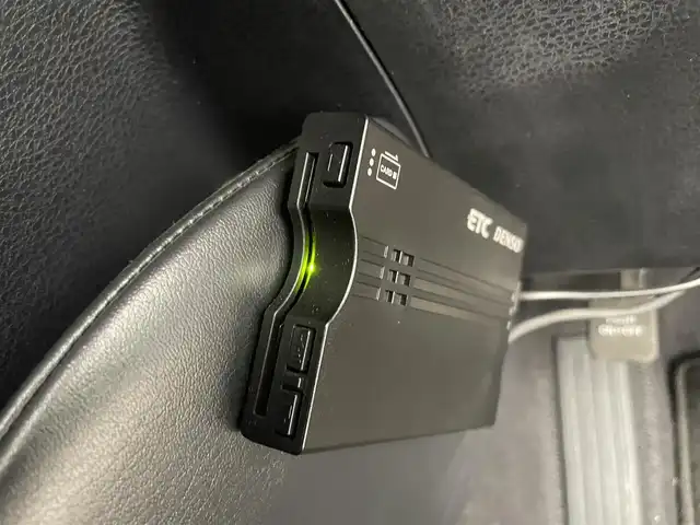 トヨタ ハリアー エレガンス 富山県 2016(平28)年 14.7万km ブラック 純正ナビ【NSZT-Y64T】/（AM/FM/CD/DVD/SD/BT）/フルセグTV/バックカメラ/オートLEDヘッドライト/横滑り防止装置/カーテンエアバッグ/ハーフレザーシート/運転席パワーシート/ETC/スマートキー×２/プッシュスタート/社外フロアマット