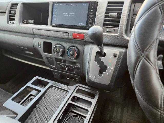 トヨタ ハイエース GL ロング 岩手県 2008(平20)年 16.9万km ブラックマイカ 社外ナビ/ＣＤ／ＤＶＤ／ＢＴ／フルセグ/Ｂカメラ/オートライト/パワースライドドア/純正フロアマット/リアモニター/１００Ｖ電源/取扱説明書/保証書/スペアキー