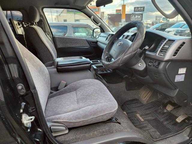 トヨタ ハイエース GL ロング 岩手県 2008(平20)年 16.9万km ブラックマイカ 社外ナビ/ＣＤ／ＤＶＤ／ＢＴ／フルセグ/Ｂカメラ/オートライト/パワースライドドア/純正フロアマット/リアモニター/１００Ｖ電源/取扱説明書/保証書/スペアキー