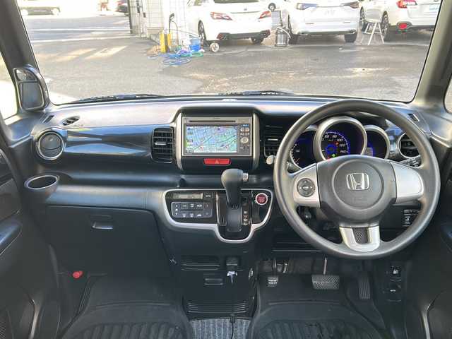 ホンダ Ｎ ＢＯＸ カスタム G Lパッケージ 埼玉県 2012(平24)年 4.5万km ポリッシュドメタルメタリック 純正メモリナビ/CD/DVD/ワンセグ/SD/USB/バックカメラ/片側パワースライドドア/プッシュスタート/スマートキー/純正エアロ（サイド、リアスポイラー）/純正14インチアルミホイール（オールシーズンタイヤ）/電動格納ミラー/ウィンカーミラー/オートライト/前後ドラレコ/HID/フォグランプ/ETC/横滑り防止機能/純正フロアマット/保証書/取扱説明書