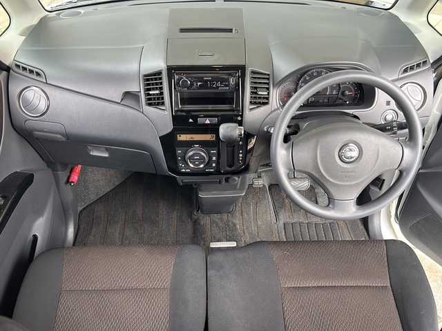 日産 ルークス ハイウェイスター 静岡県 2013(平25)年 9.6万km スノーパールホワイト 社外オーディオ/・USB/AUX/ラジオ/主要装備/・片側パワースライドドア　/・オートライト　/・スマートキー　/・プッシュスタート　/・パワーステアリング　/・パワーウィンド　/・オートエアコン　/・純正フロアマット　/・純正アルミホイール　/・盗難防止装置　/・フォグランプ　/・ＵＳＢ挿入口