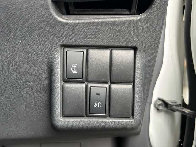 日産 ルークス ハイウェイスター 静岡県 2013(平25)年 9.6万km スノーパールホワイト 社外オーディオ/・USB/AUX/ラジオ/主要装備/・片側パワースライドドア　/・オートライト　/・スマートキー　/・プッシュスタート　/・パワーステアリング　/・パワーウィンド　/・オートエアコン　/・純正フロアマット　/・純正アルミホイール　/・盗難防止装置　/・フォグランプ　/・ＵＳＢ挿入口